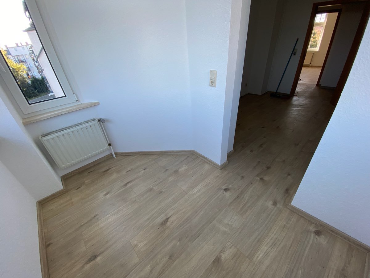 Sockelleisten gesetzt, der Übergang zum Flur schließt bündig ab